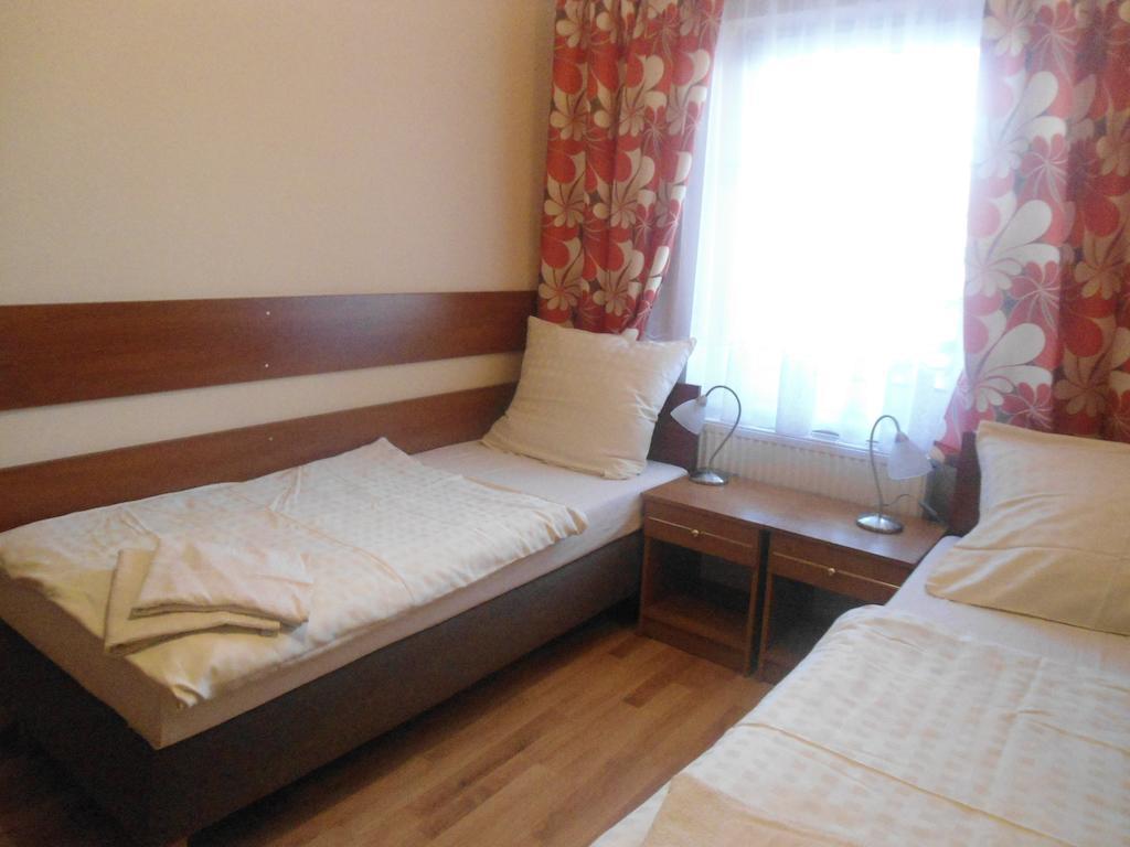Hotel Pod Platanami Тшебніца Номер фото