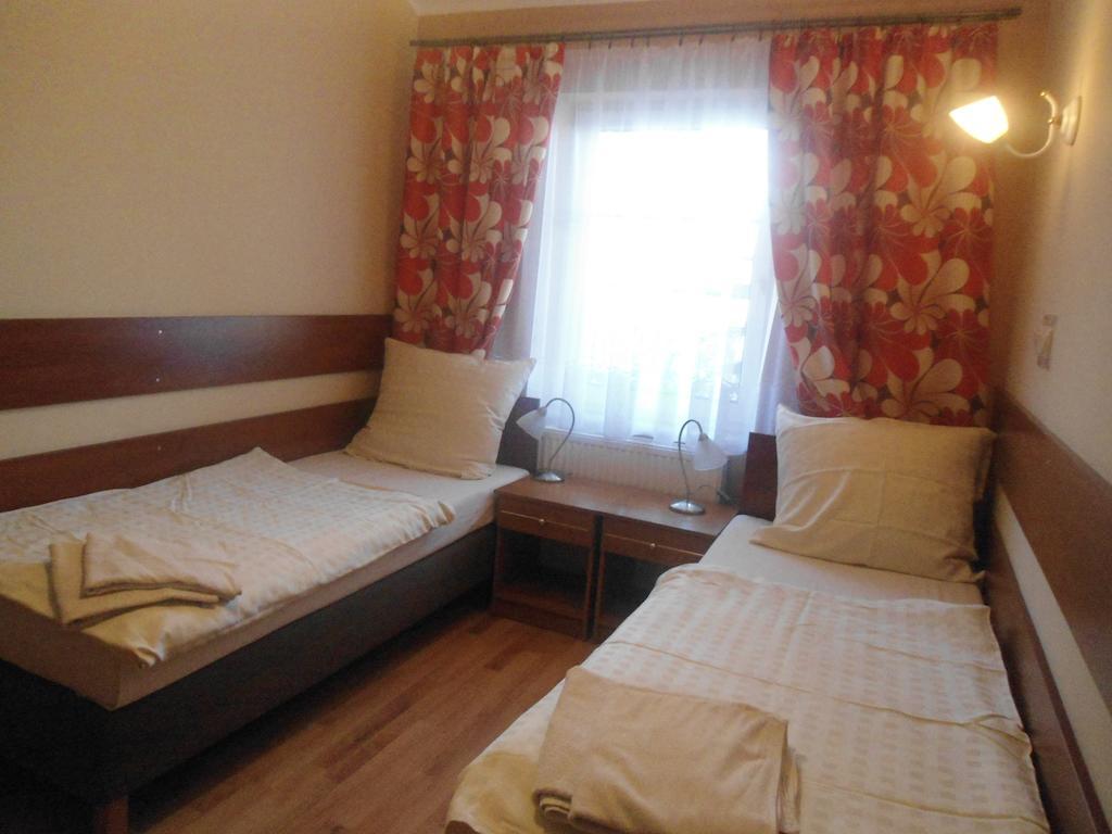 Hotel Pod Platanami Тшебніца Екстер'єр фото