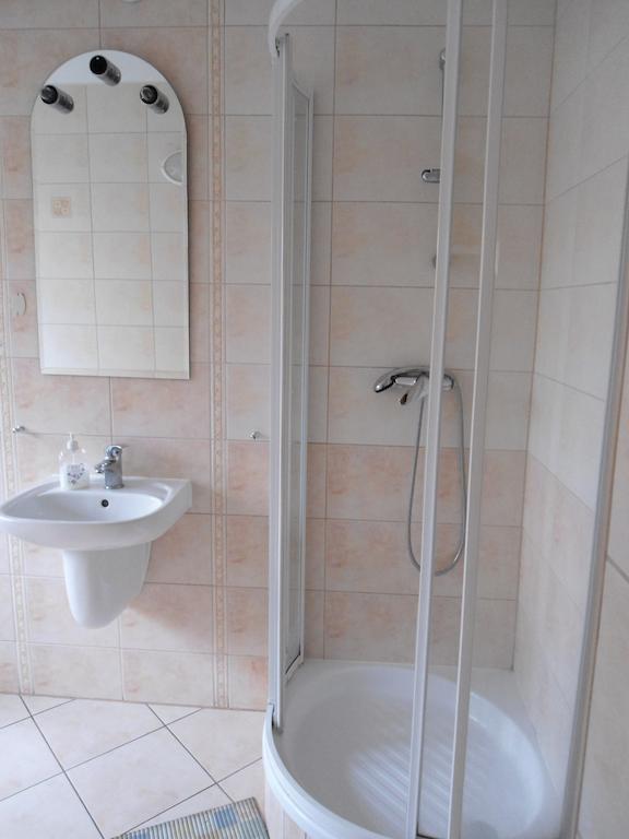 Hotel Pod Platanami Тшебніца Номер фото
