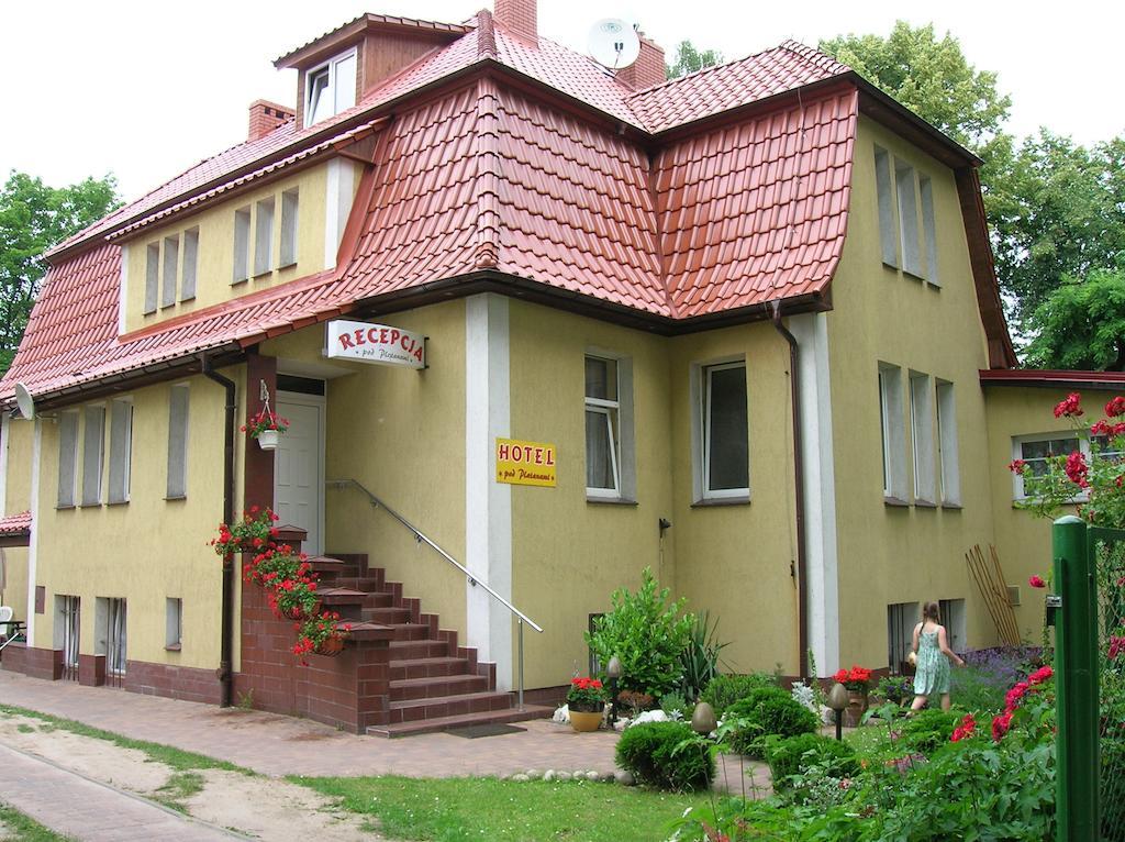 Hotel Pod Platanami Тшебніца Екстер'єр фото