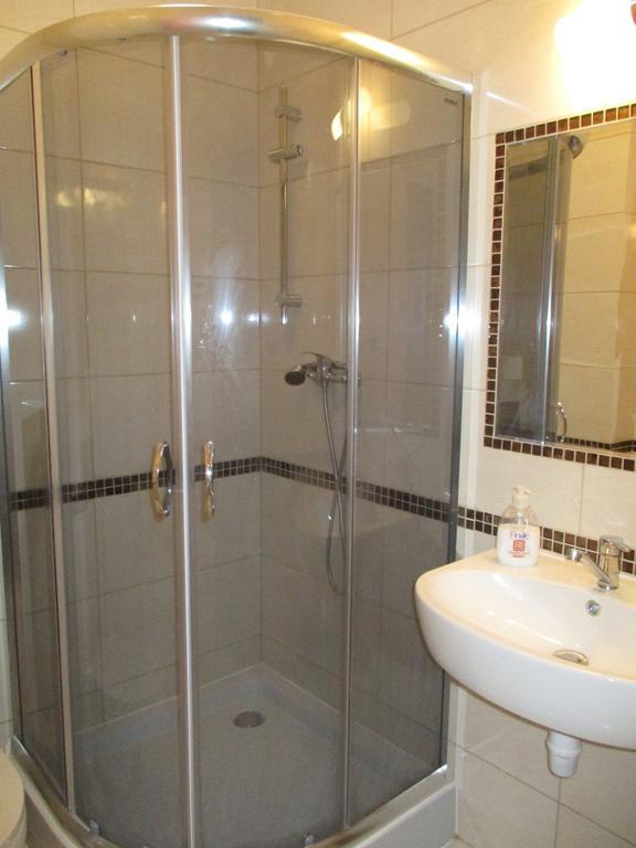 Hotel Pod Platanami Тшебніца Екстер'єр фото