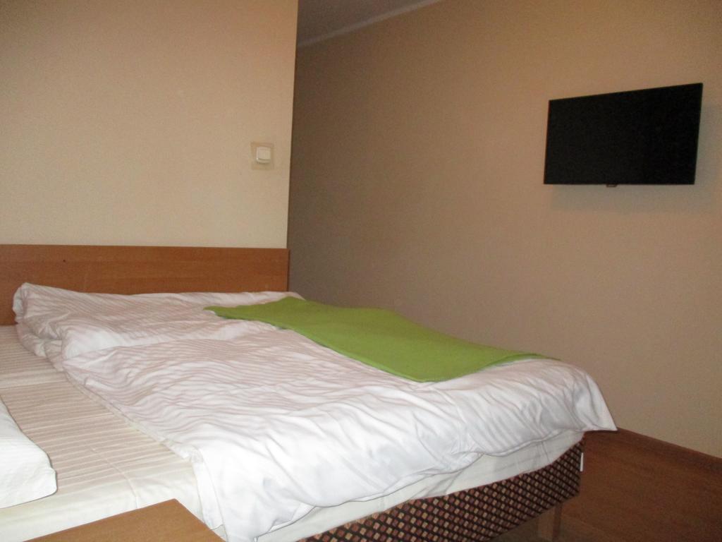 Hotel Pod Platanami Тшебніца Екстер'єр фото