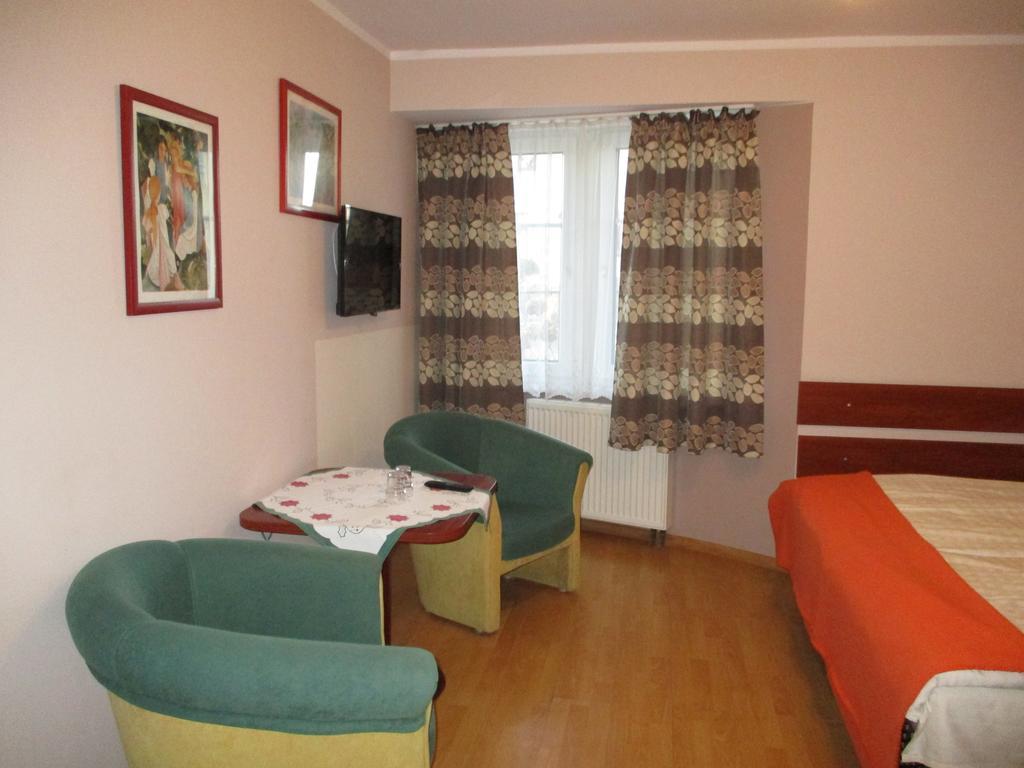 Hotel Pod Platanami Тшебніца Екстер'єр фото