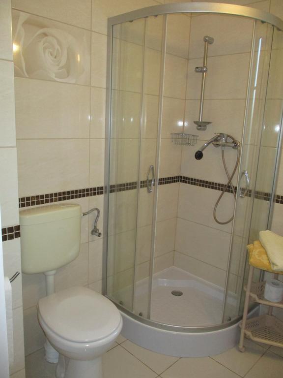 Hotel Pod Platanami Тшебніца Екстер'єр фото