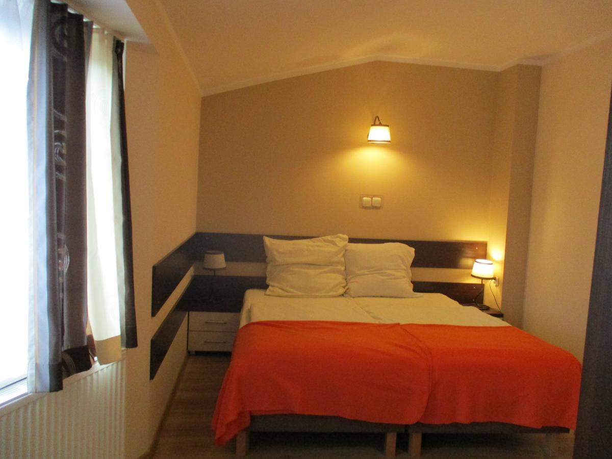 Hotel Pod Platanami Тшебніца Екстер'єр фото