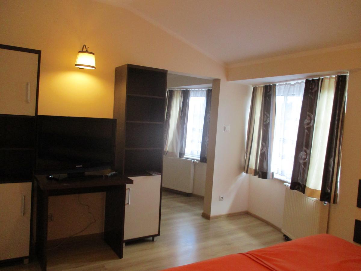 Hotel Pod Platanami Тшебніца Екстер'єр фото