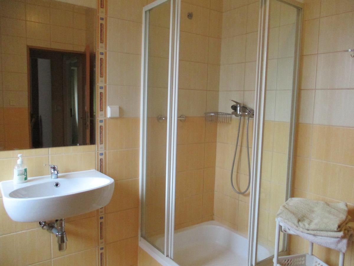 Hotel Pod Platanami Тшебніца Екстер'єр фото