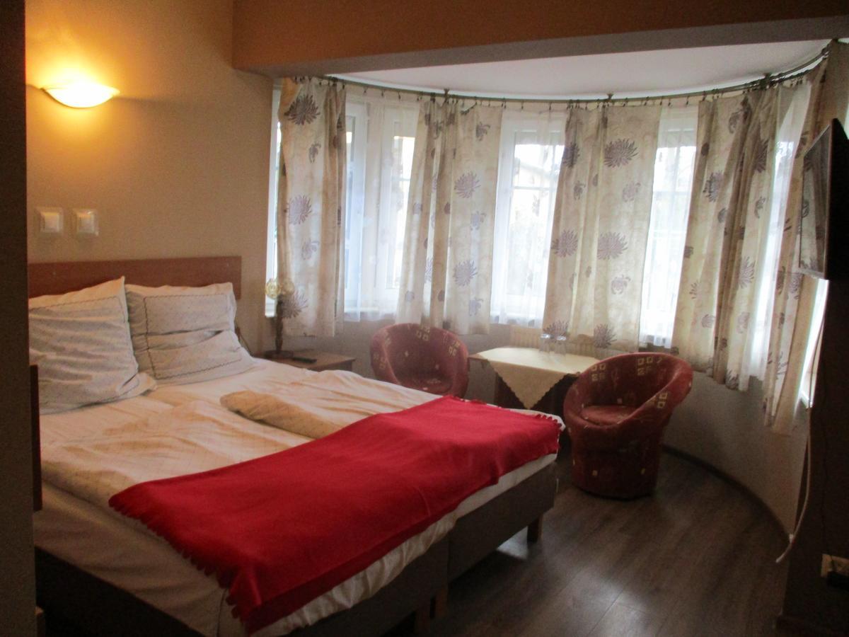 Hotel Pod Platanami Тшебніца Екстер'єр фото