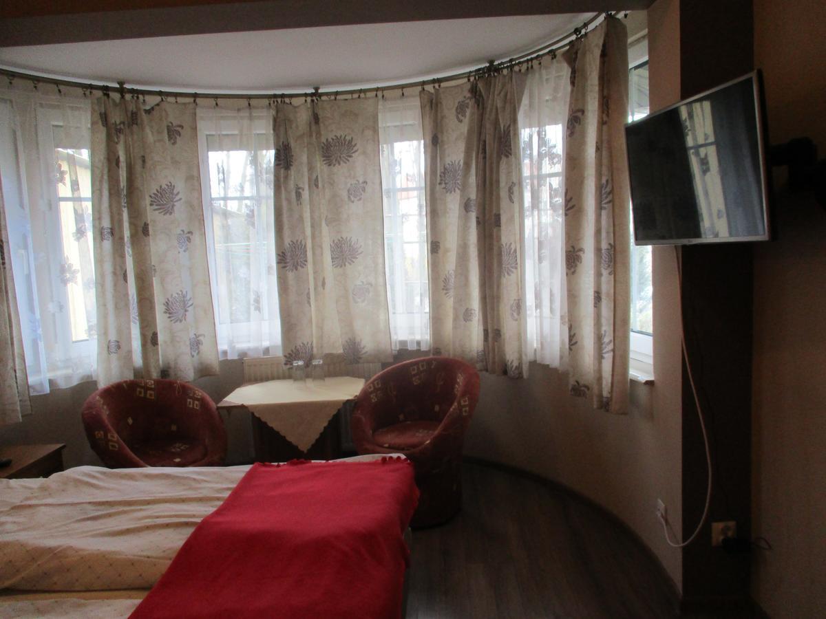 Hotel Pod Platanami Тшебніца Екстер'єр фото
