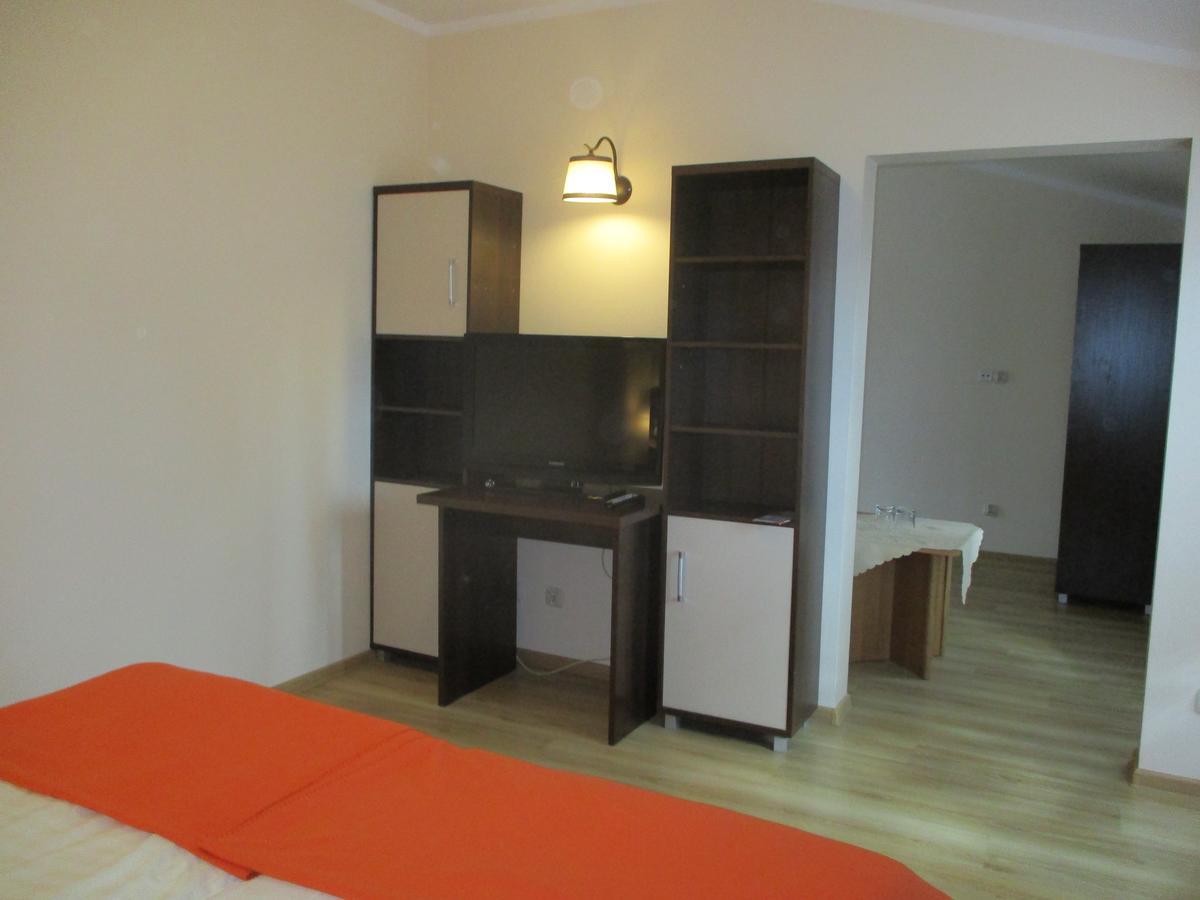 Hotel Pod Platanami Тшебніца Екстер'єр фото